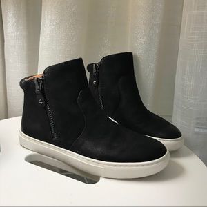 Claire Gentle Soul sneakers by Kenneth Cole